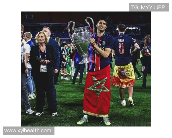 黑人足球明星在赛场上大放异彩成功戴帽子引发热议与赞誉