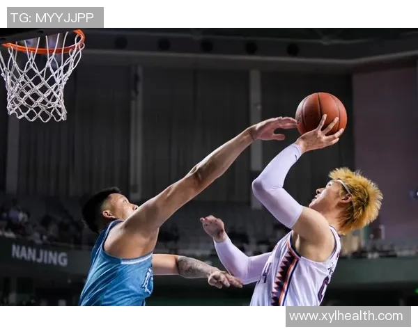 南京篮球队节奏解析:从战术布局到球员配合的深度剖析 南京篮球队节奏解析:从战术布局到球员配合的深度剖析