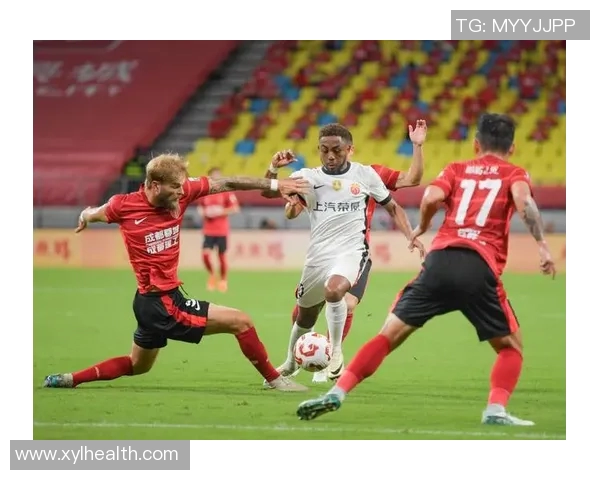 赛后分析:成都足球队与北京足球队球员个人能力对比与表现评估 赛后分析:成都足球队与北京足球队球员个人能力对比与表现评估