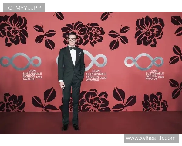 足球明星西装时尚秀场展现个性魅力与运动风范的完美结合 足球明星西装时尚秀场展现个性魅力与运动风范的完美结合